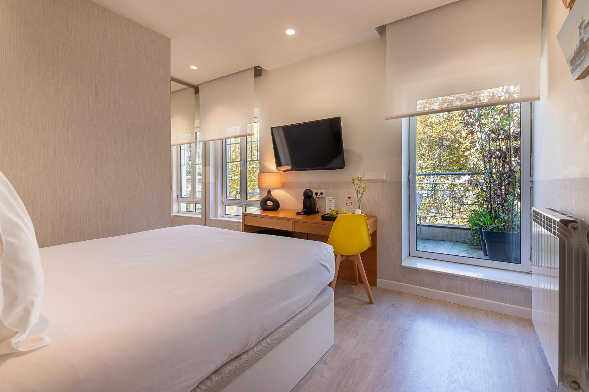 Sercotel El Balcon De La Bahia Suites Santander Room photo